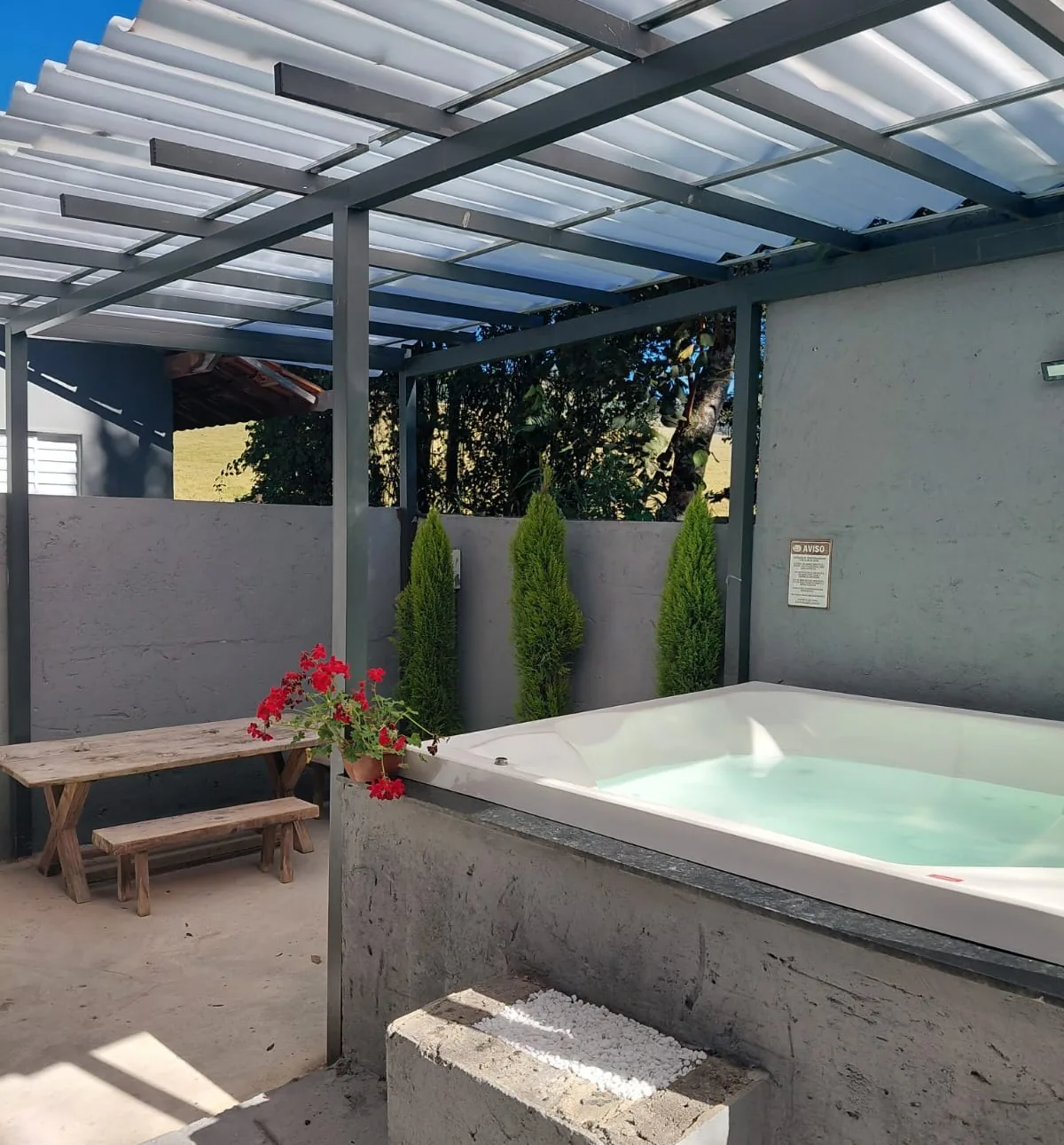 Casa & chalé Jaguary - Area externa com hidromassagem